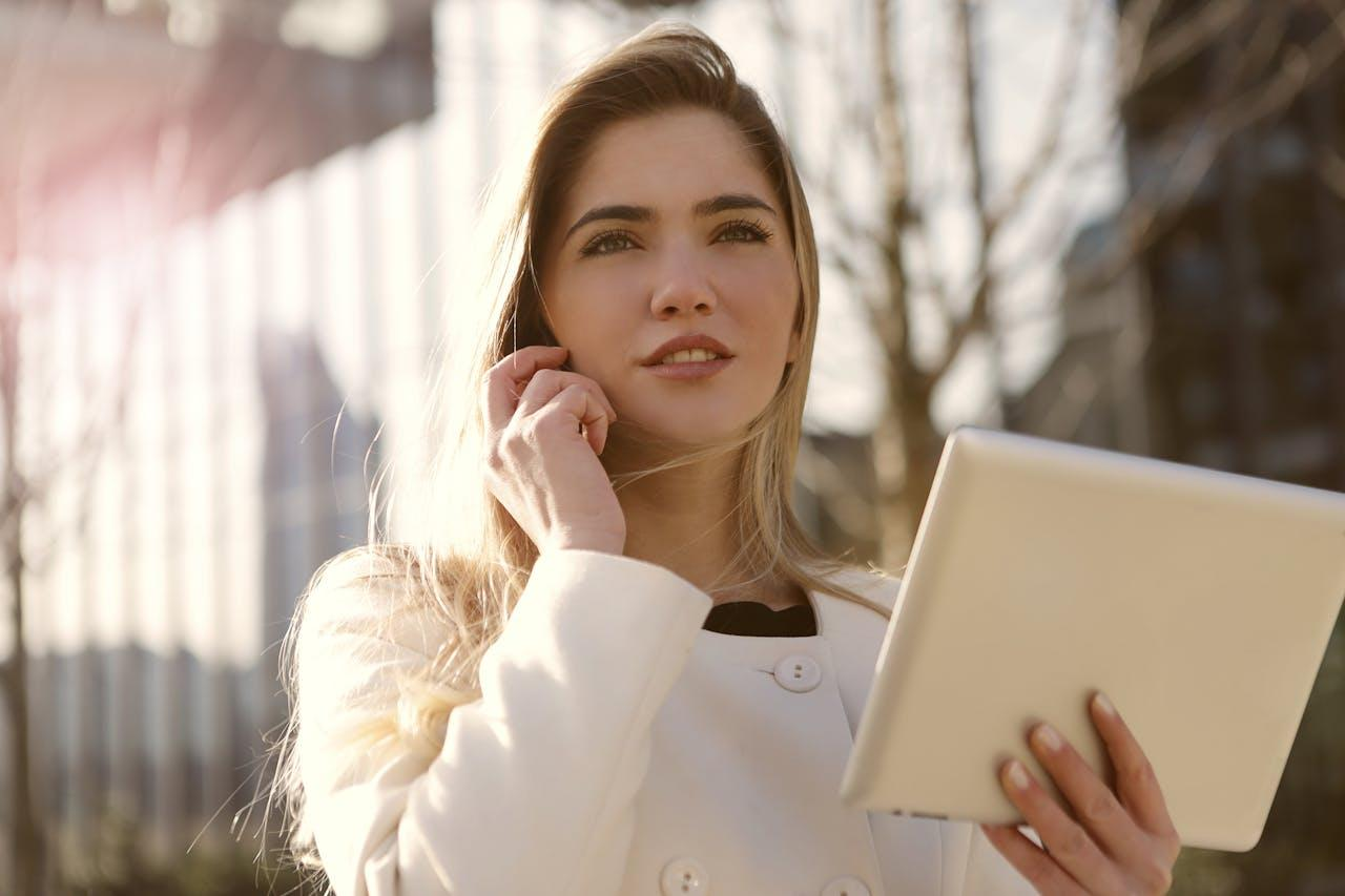 Photo d'une femme qui parle au téléphone